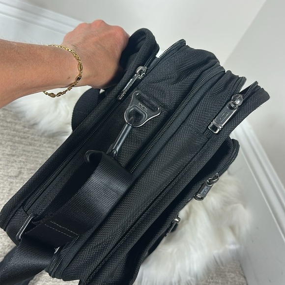 Tumi Black Alfa Expandable Briefcase 15”X 13” X 7” - Picture 10 of 12